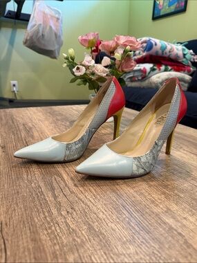 Rock & Republic Pointed Pump in Light Blue, Red and Snake-Print